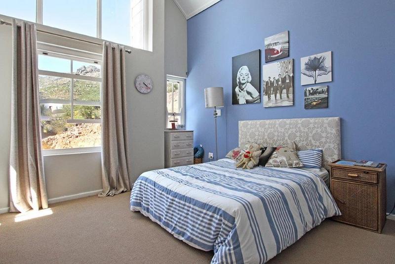 5 Bedroom Property for Sale in Hillcrest Western Cape